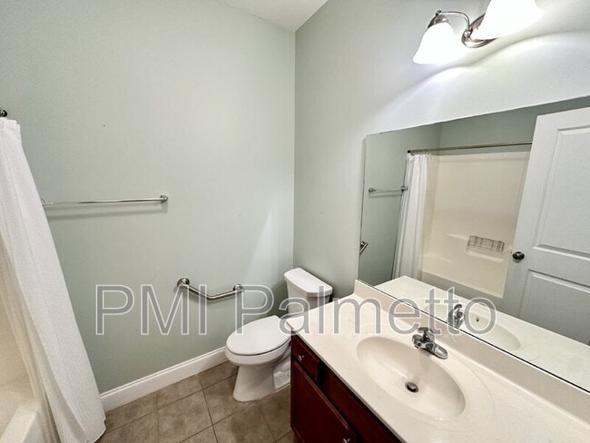 Building Photo - 120 Breezes Dr