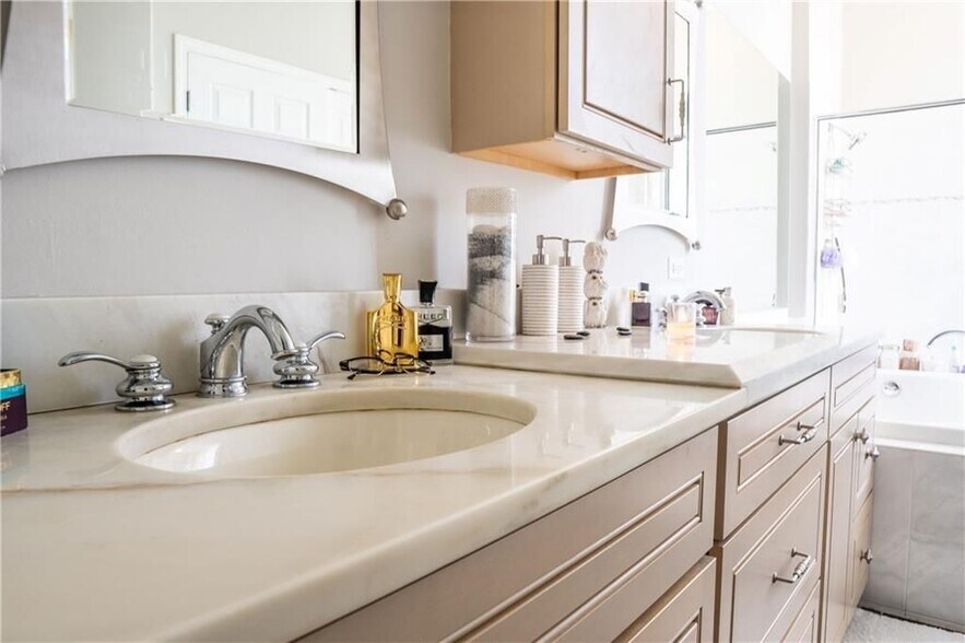 Building Photo - 3820 Roswell Rd NE