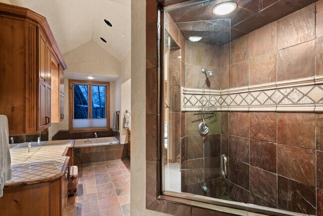 Building Photo - 395 Silverlode Dr