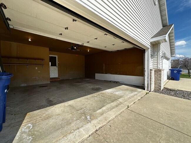 Building Photo - 1525-1527-1527 O Keefe Rd