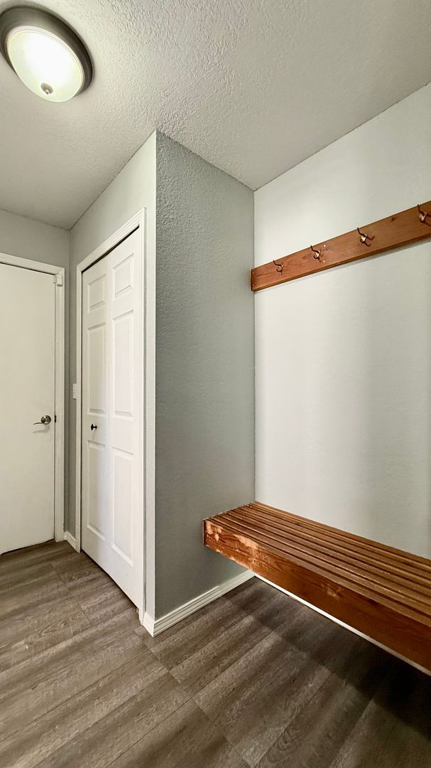 Building Photo - Move in ready home on Hollandale