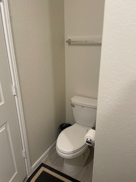 Building Photo - 1050 Crenshaw Wy