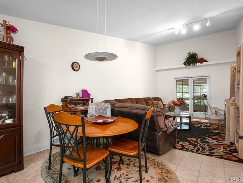 Building Photo - 210 E Glassboro Ct