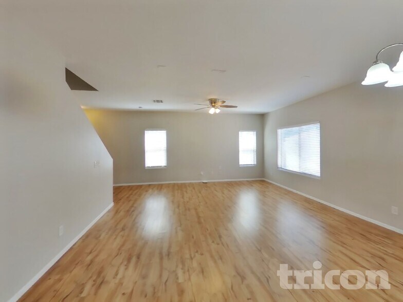 Building Photo - 377 E Maddison St