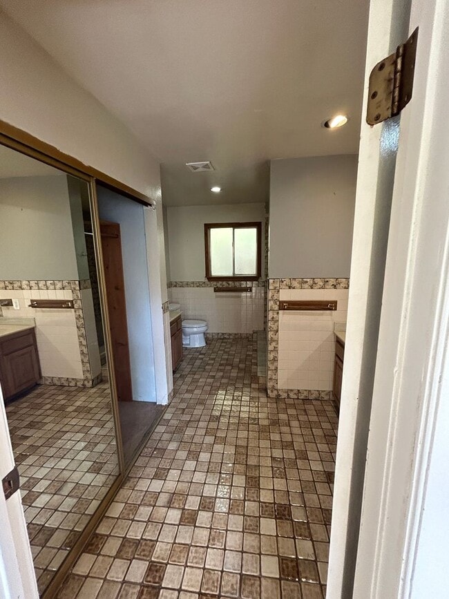 Building Photo - 18728 Three Homes Rd