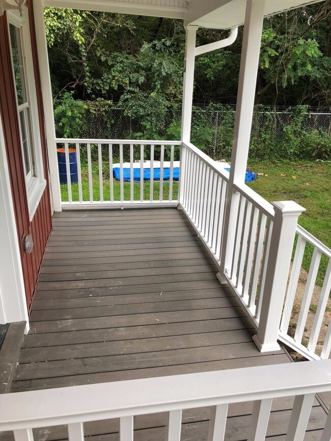Building Photo - Beautiful Renovated 2 bedroom home with of...