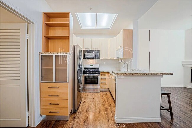 Building Photo - 7111 S La Tijera Blvd