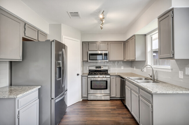 Kitchen - 8803 Dandelion Trail