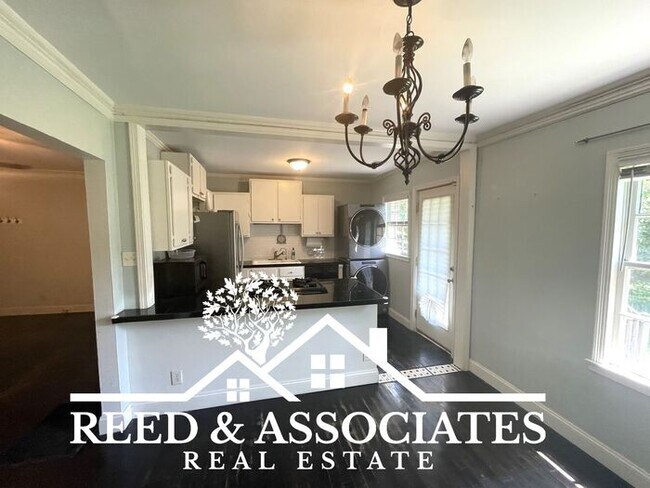 Building Photo - Updated Home Located in Berclair Area~