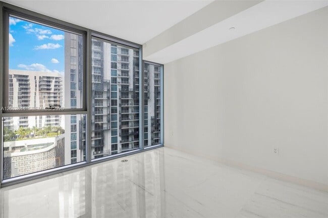 Building Photo - 300 Biscayne Blvd Way