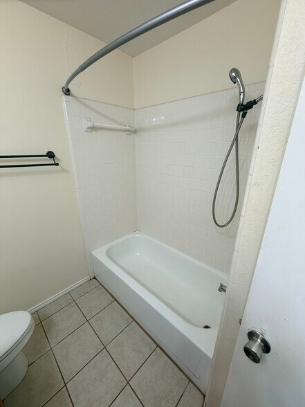 Building Photo - 1311 Petunia Dr