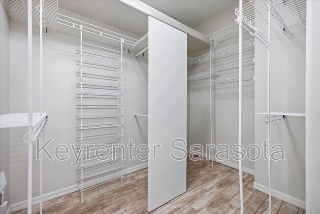 Building Photo - 4956 Bridgehampton Blvd