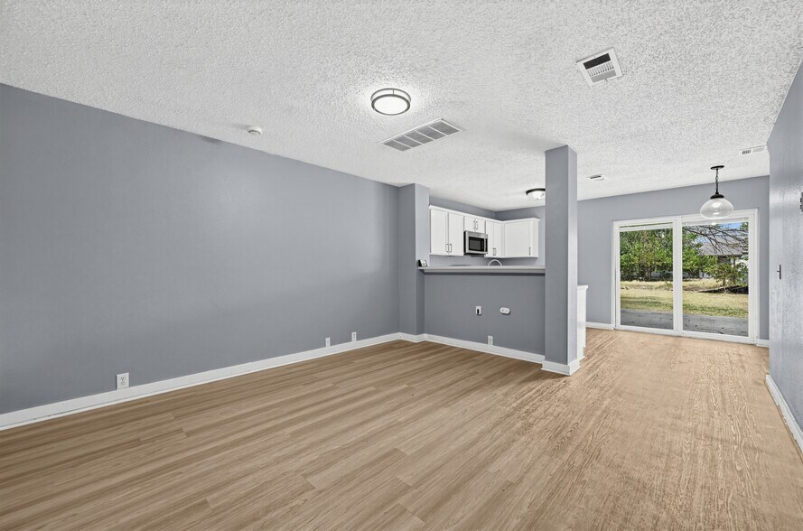 Building Photo - 3912 Sonoma Dr