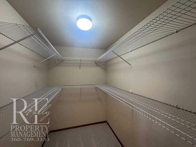 Building Photo - Spacious 4-Bedroom Home with Brand-New Carpet, Two Living Areas & Loft