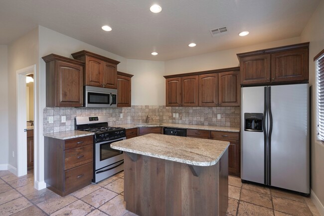 Primary Photo - Beautifully Upgraded Southgate Townhome!