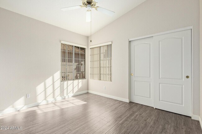 Building Photo - 10848 W Ventana Dr S