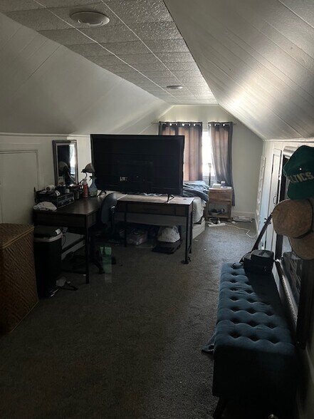 Building Photo - 2120 S Norton Ave