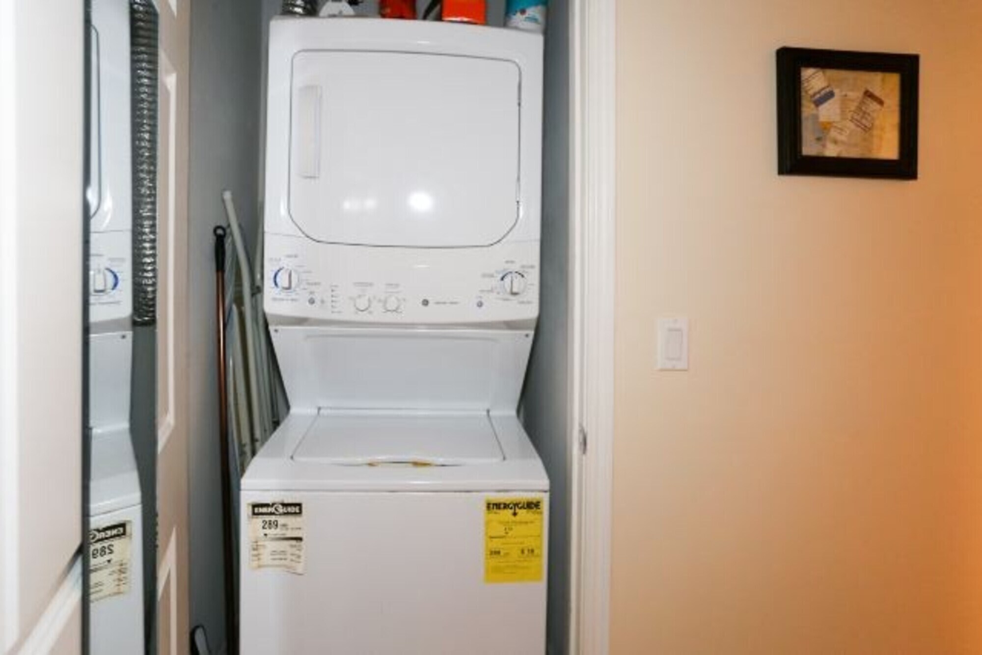 Building Photo - 3655 N Southport Ave