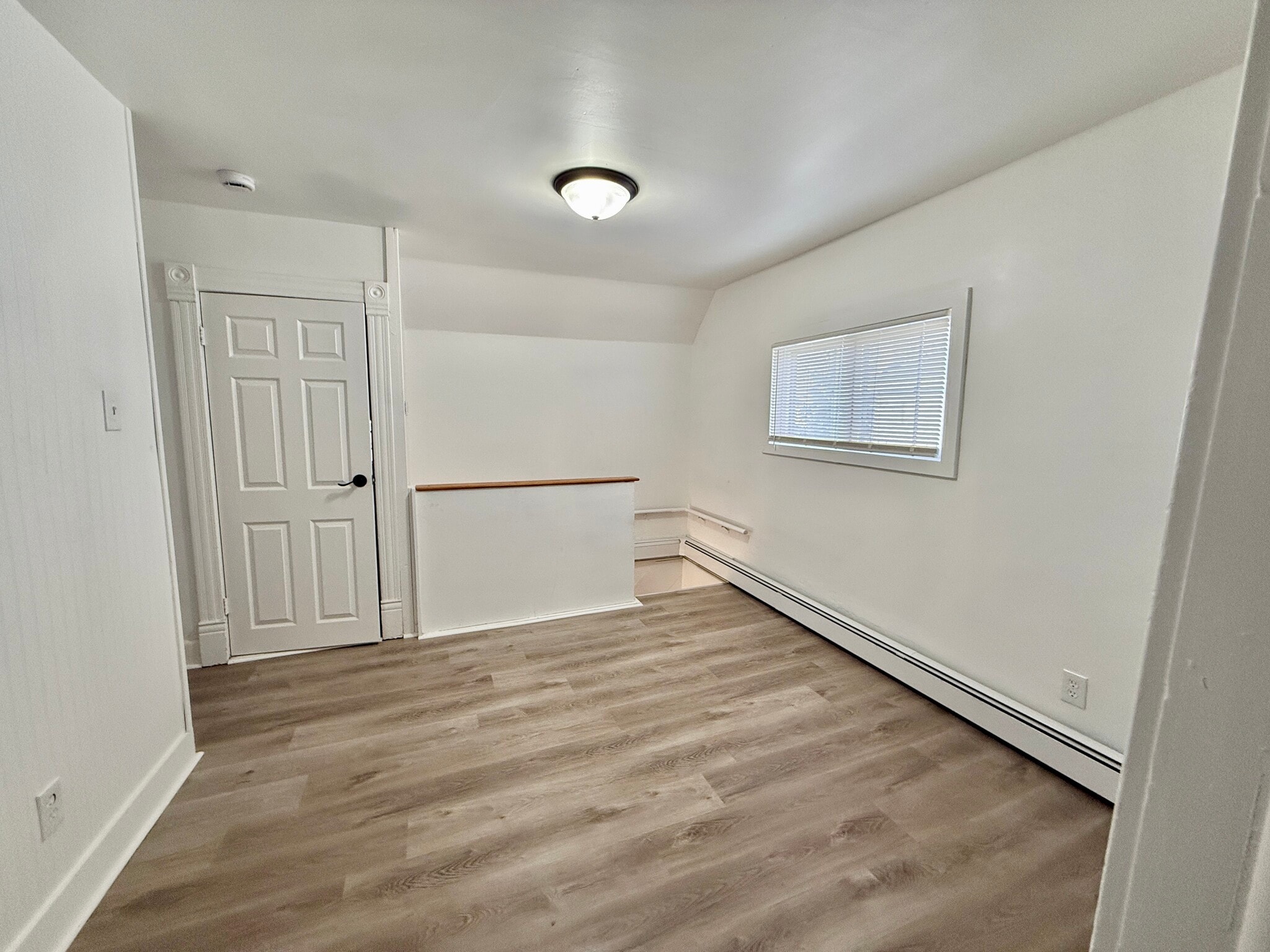 upstairs landing area - 414 Caroline St