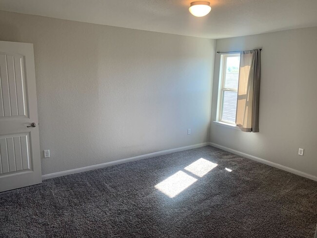 Building Photo - *COMING SOON* Comfort & Convenience – 2-Story Home with Fenced Backyard!