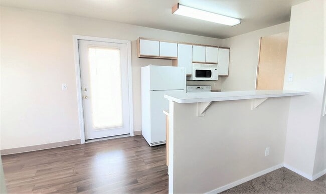 Building Photo - 620 Saratoga Dr