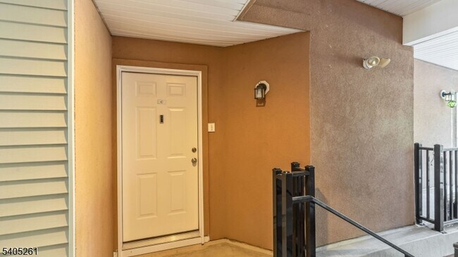 Building Photo - 112 N Broadway