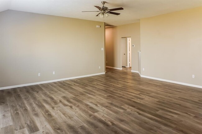 Building Photo - 5207 Riverwood Dr
