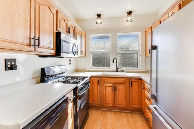 Building Photo - 23 N Adams St