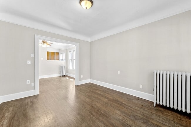 Building Photo - 852 Beaconsfield Ave