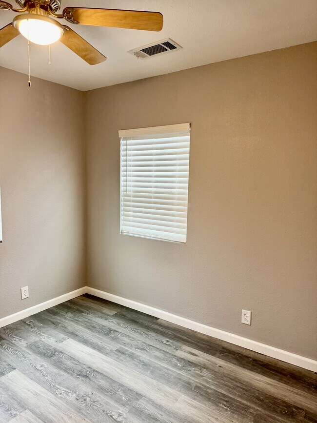 Building Photo - 972 S Hope Ave