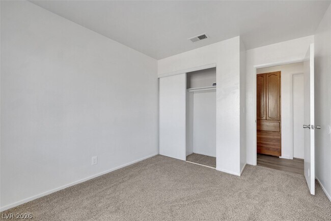 Building Photo - 932 N Major Ave
