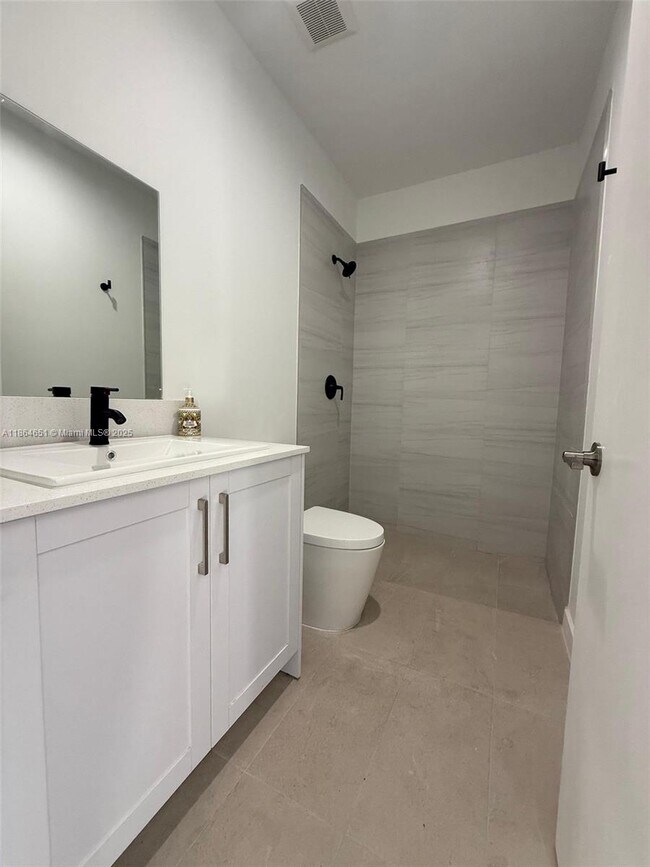 Building Photo - 425 SW 1st St