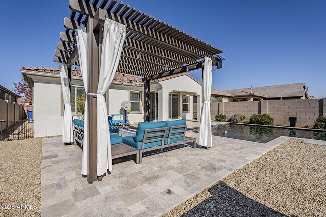 Building Photo - 9935 E Thornbush Ave