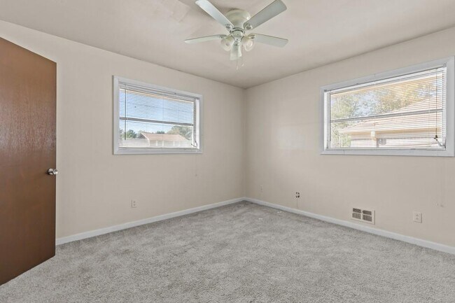 Building Photo - 4010 Emerald Lake Dr