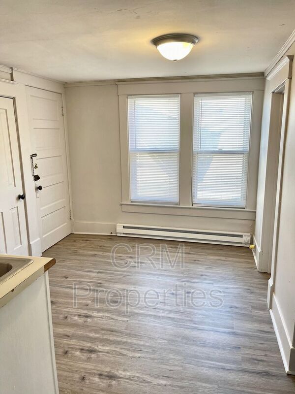 Building Photo - 738 S Washington St