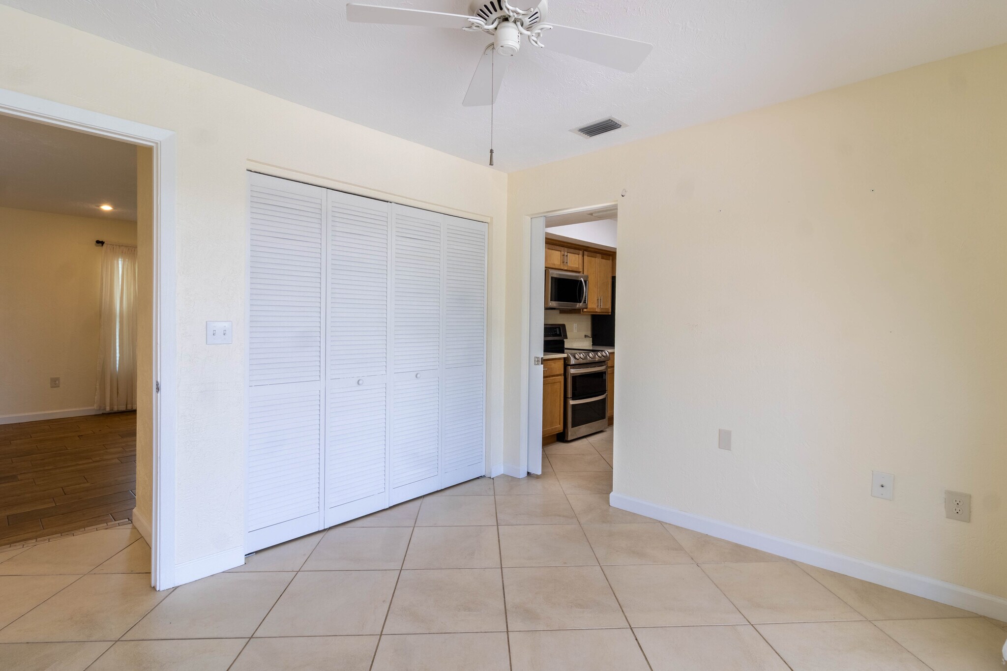 Building Photo - 1036 N Cypress Point Dr