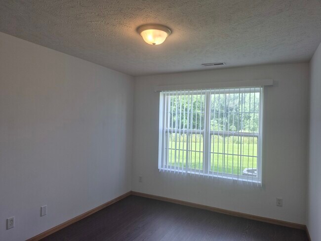 Building Photo - 901 Penny Ln