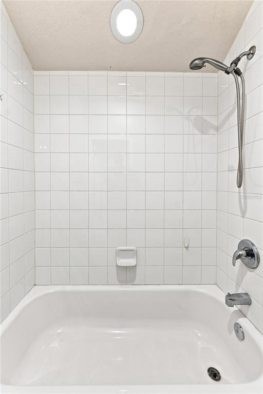 Building Photo - 17013 Vilesta Dr