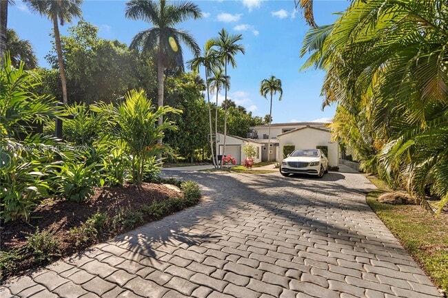 Building Photo - 9380 Bay Dr