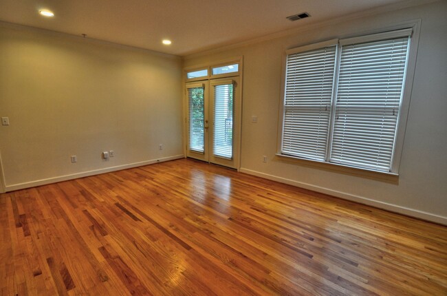 Building Photo - Cozy One Bedroom in Southern Village!