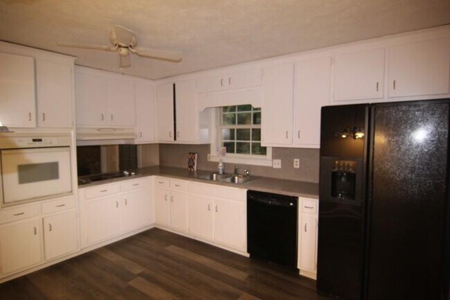 Building Photo - 3765 Manor House Dr