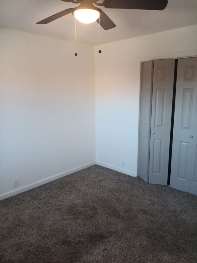 Building Photo - Charming 2-bedroom, 1-bathroom! Showings available soon!