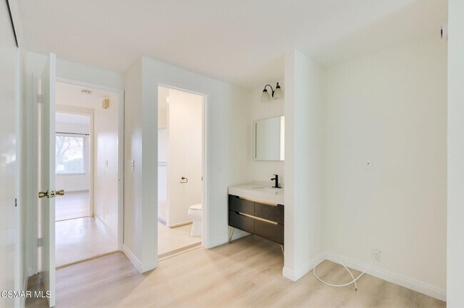 Building Photo - 681 Triunfo Canyon Rd