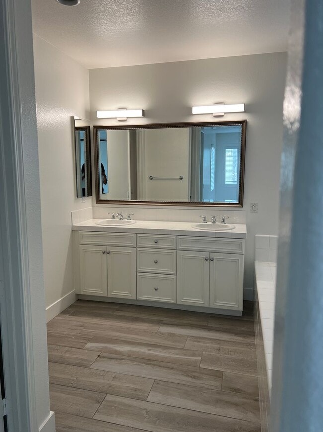Building Photo - Seabridge Single Family Home in gated comm...