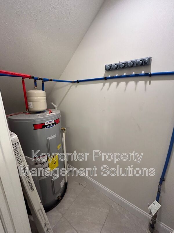 Building Photo - 205 15th St
