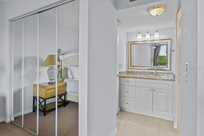 Building Photo - 900 Cove Cay Dr