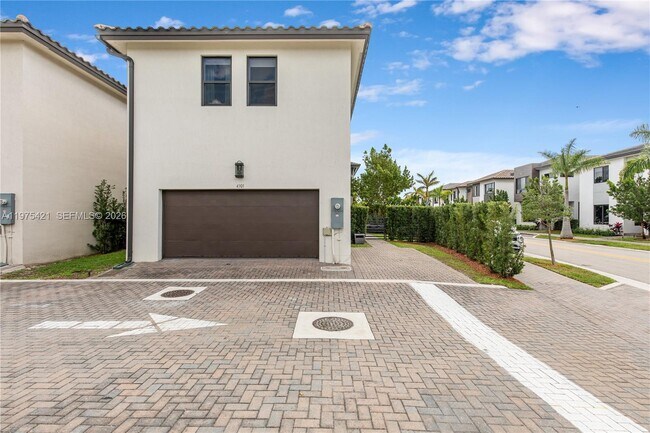 Building Photo - 4301 NW 81st Ct