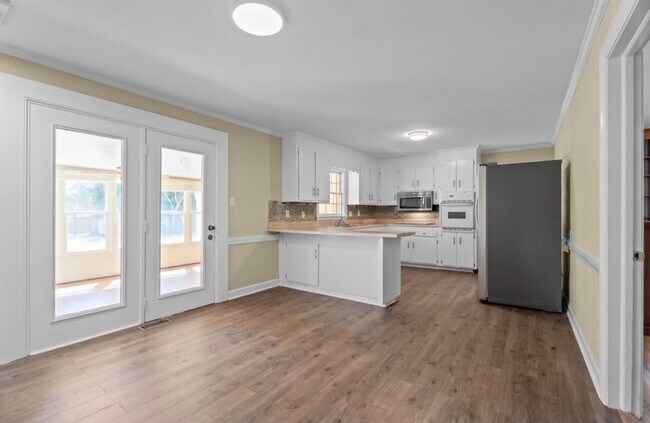Building Photo - 4149 Woodcrest Rd