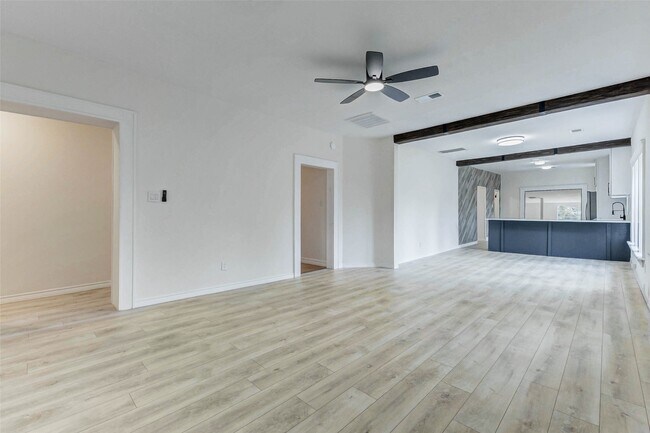 Building Photo - 10910 Maple Leaf St