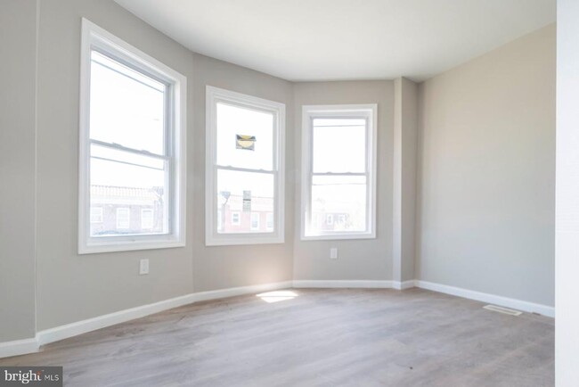 Building Photo - 3026 W Garrison Ave